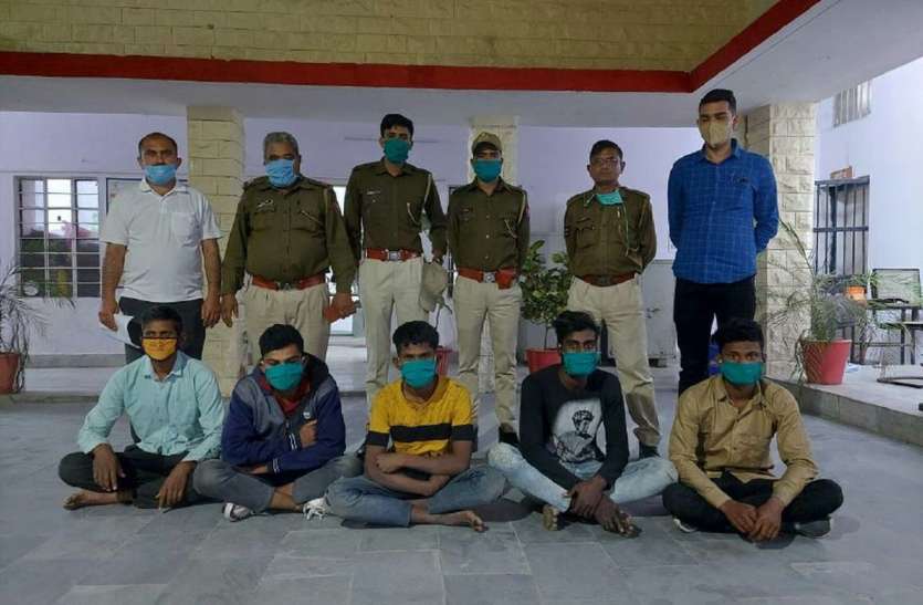 नकबजनी के आरोप में तीन बाल अपचारी सहित पांच पकड़े नकबजनी के आरोप में तीन बाल अपचारी सहित पांच पकड़े