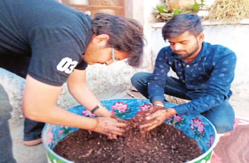 cms_image-1 भगवान के चरणों से उतरे फूल बिखेर रहे खुशबू