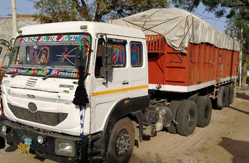 बरोनी पुलिस ने अवैध बजरी से भरे ट्रक सहित दो ट्रैक्टर-ट्रॉली को किया जब्त बरोनी पुलिस ने अवैध बजरी से भरे ट्रक सहित दो ट्रैक्टर-ट्रॉली को किया जब्त