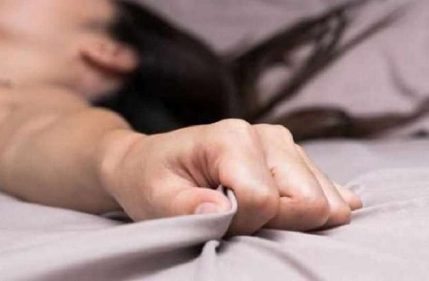 Chachiya Sasur molested daughter in law (Symbolic photo) तमाम कोशिशों के बाद भी नहीं रुक रहा महिलाओं का यौन शोषण