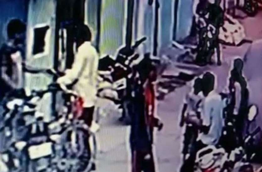 शहर में फिर फैल रहा नशे का अवैध कारोबार शहर में फिर फैल रहा नशे का अवैध कारोबार