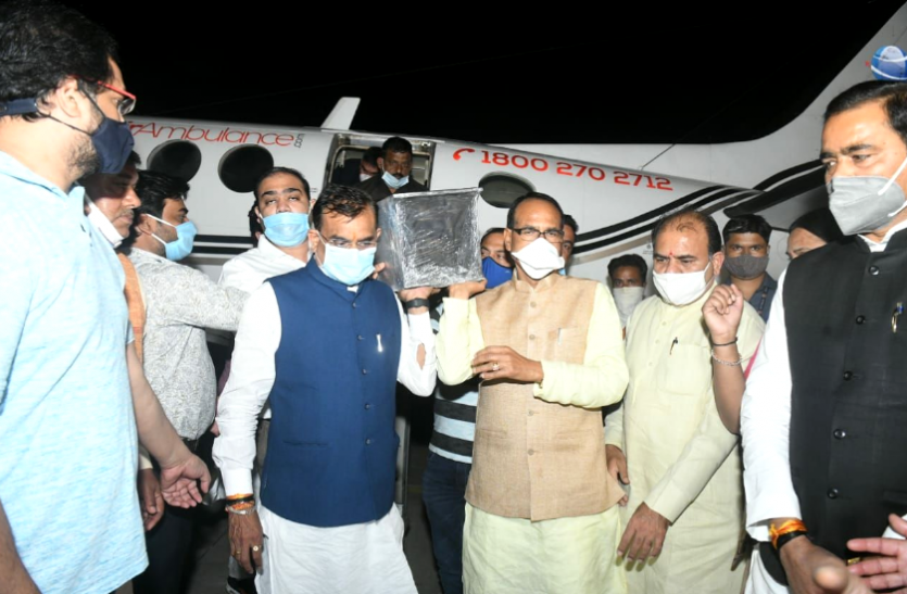 news राजधानी लाया गया नंदकुमारसिंह चौहान का पार्थिव शरीर, भाजपा कार्यालय में होंगे अंतिम दर्शन, गृहग्राम में अंतिम संस्कार