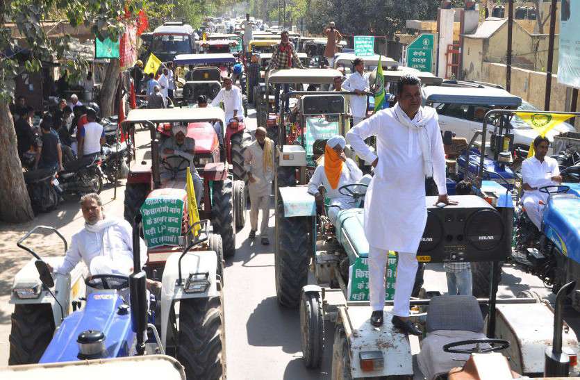 गाजर मंडी एलएनपी नहर की खाली भूमि पर बनाने की मांग, किसानों ने निकाली ट्रैक्टर रैली गाजर मंडी एलएनपी नहर की खाली भूमि पर बनाने की मांग, किसानों ने निकाली ट्रैक्टर रैली