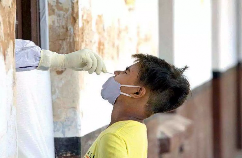 देश में फिर फन उठा रहा कोरोना का नाग, हरियाणा के एक स्कूल में मिले इतने छात्र पॉजिटिव देश में फिर फन उठा रहा कोरोना का नाग, हरियाणा के एक स्कूल में मिले इतने छात्र पॉजिटिव