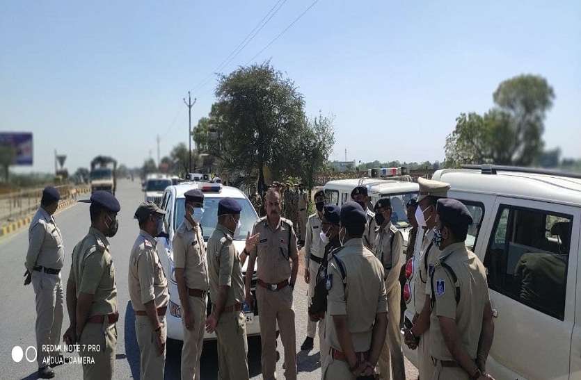 Police of both districts will be posted on the block माफियाओं पर कंट््रोल करने ४५ मिनट सडक पर पुलिस अफसरों की मीटिंग