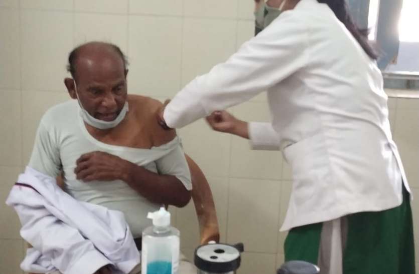 0401nsp12.jpg 60 साल से अधिक 1120 लोगों को लगाए कोविड के टीके