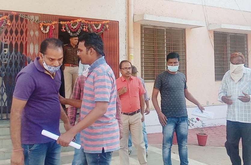 कर्मचारी, व्यापारी, परिवहनकर्ता को 6 माह जेल में रखने के आदेश कर्मचारी, व्यापारी, परिवहनकर्ता को 6 माह जेल में रखने के आदेश