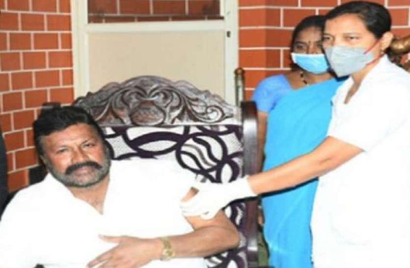 Karnataka minister कोरोना की वैक्सीन लगवाकर बुरे फंसे कर्नाटक के ये मंत्री, जानिए क्या है वजह