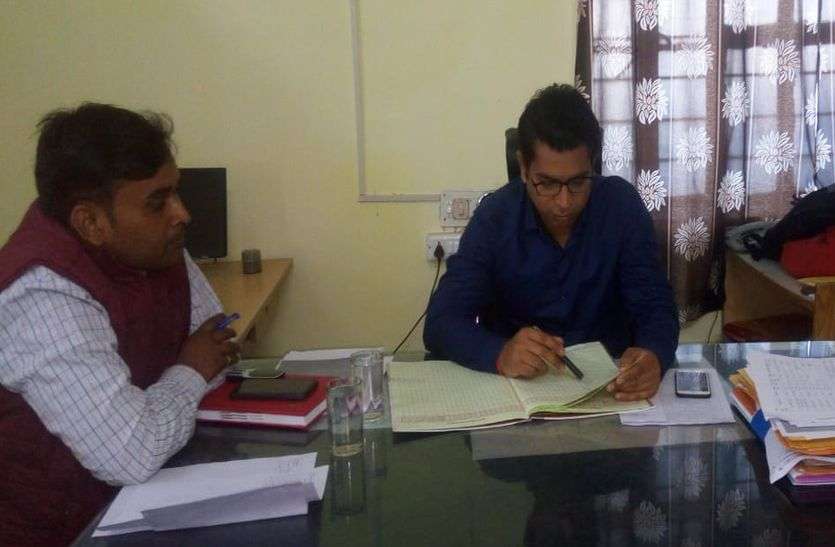 Employees found missing during surprise inspection, uproar औचक निरीक्षण के दौरान नदारद मिले कर्मचारी, मचा हड़कंप