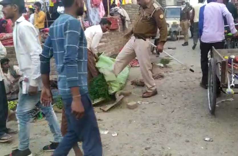 bijnor.jpg दरोगा की अमानवीय करतूत हुई कैमरे में कैद तो एसपी ने तत्काल लिया एक्शन