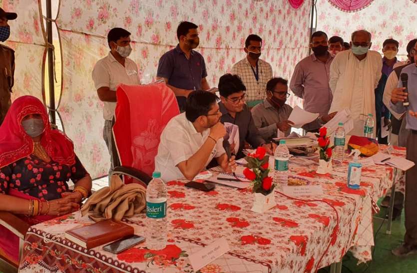 जिला कलक्टर पहुंचे बज्जू, किया थाने और एसडीएम कार्यालय का निरीक्षण जिला कलक्टर पहुंचे बज्जू, किया थाने और एसडीएम कार्यालय का निरीक्षण