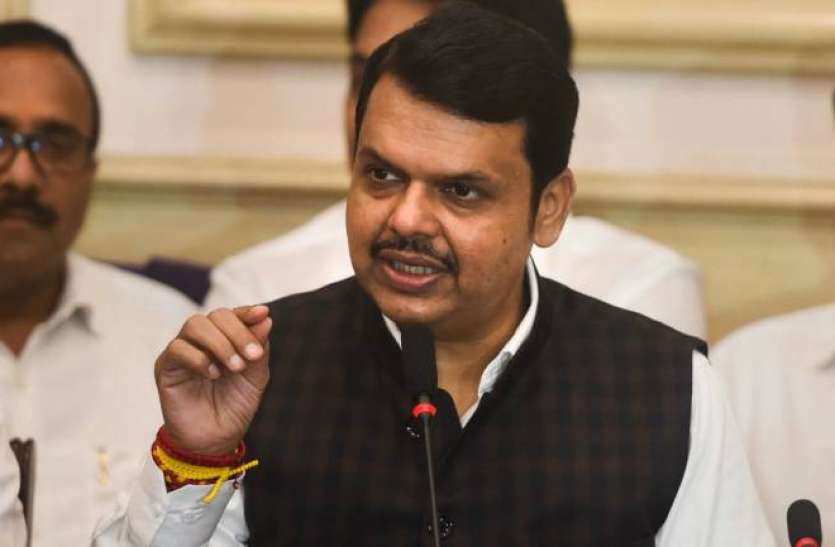 Devendra Fadnavis उद्धव के बयान पर भाजपा का पलटवार, फडणवीस ने कहा- हमारे सैनिकों के शौर्य का अपमान किया
