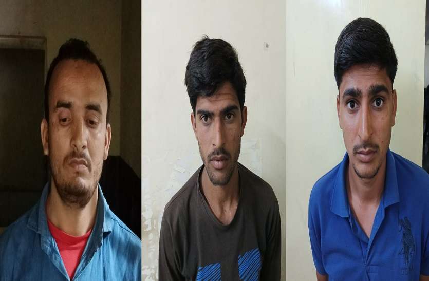 डॉक्टर के बेसमेंट में सुरंग खोदने वाले तीन बदमाश गिरफ्तार डॉक्टर के घर तक सुरंग खोदने वाले तीन बदमाश गिरफ्तार