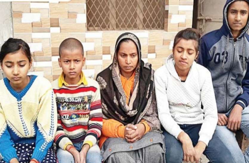 ghaziabad.jpg मुरादनगर श्मशान हादसे के दो माह बाद भी योगी सरकार ने नहीं दी पीड़ित परिवारों को नौकरी