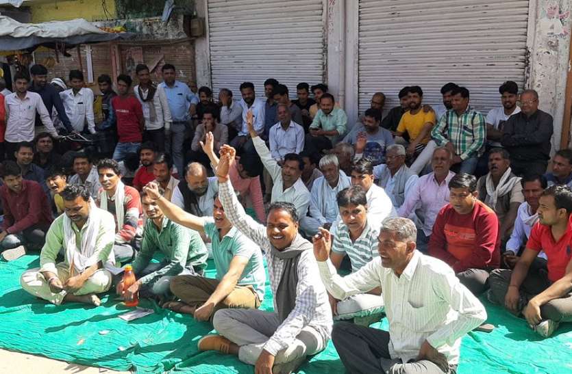रामगढ़ पचवारा में दूसरे दिन भी बंद रहे बाजार रामगढ़ पचवारा में दूसरे दिन भी बंद रहे बाजार