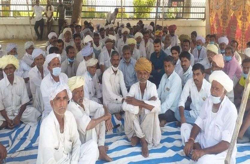 नाबालिग बेटे के अपहरण से व्यथित मां ने किया आत्मदाह नाबालिग बेटे के अपहरण से व्यथित मां ने किया आत्मदाह