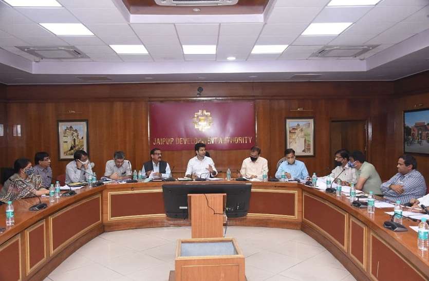 पीडब्ल्यूसी की बैठक में विकास कार्यों को स्वीकृति प्रदान करते हुए। राजधानी जयपुर में सौ करोड़ से बहेगी विकास की गंगा