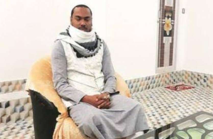 pirzada.jpg कांग्रेस में कलह की वजह बने पीरजादा, जानिए बंगाल में क्यों सभी दल उनसे मिलाना चाहते हैं हाथ