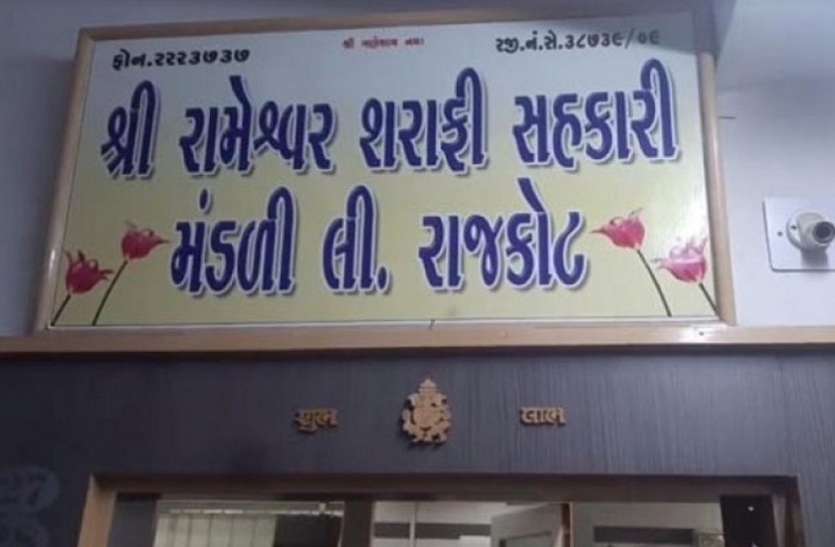 Ahmadabad News : घोटाले में पांच हजार पन्ने की चार्जशीट तैयार Ahmadabad News : घोटाले में पांच हजार पन्ने की चार्जशीट तैयार