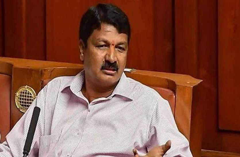 Political earthquake in Karnataka after the obscene video surfaced, Water Resources Minister Ramesh Jarkiholi resigns
