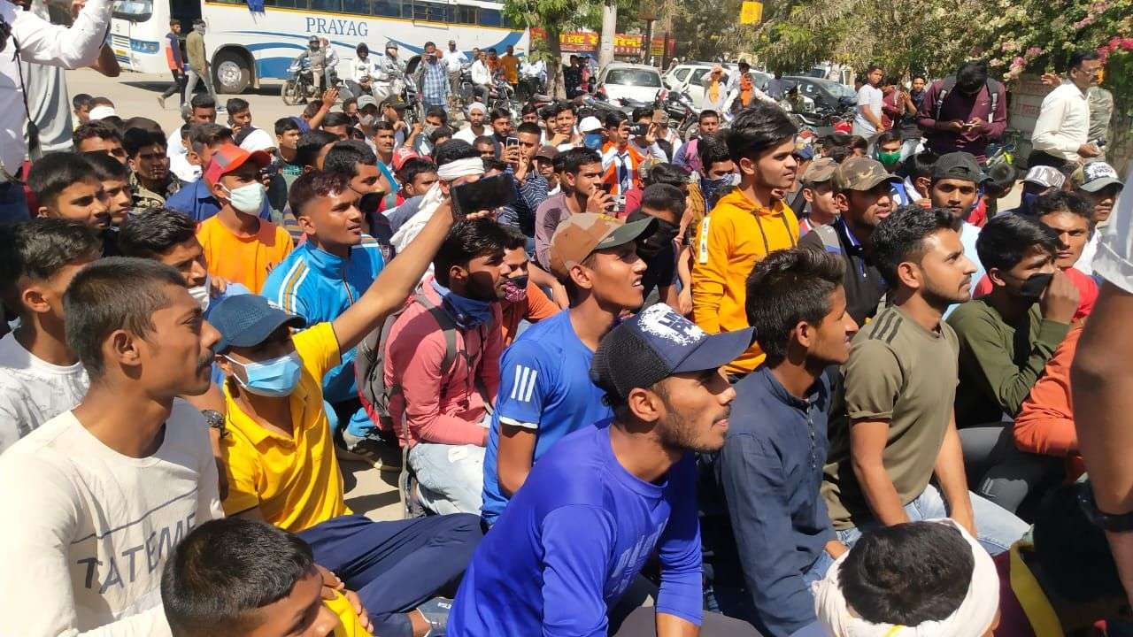 Army recruitment canceled in Jabalpur, Candidates encircle collectives in Rewa