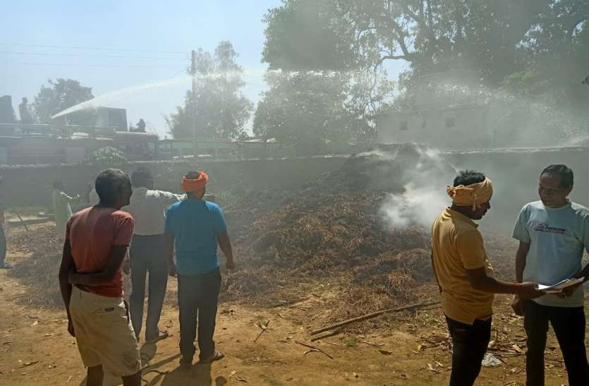 Fire erupted in Bari, fire brigade's water depleted in half बाड़ी में भड़की आग, आधे में फायर ब्रिगेड का पानी समाप्त