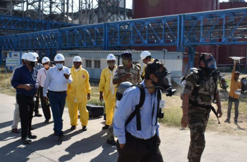 0501nsp5.jpg एनटीपीसी में की क्लोरीन रिसने पर बचाव की रिहर्सल