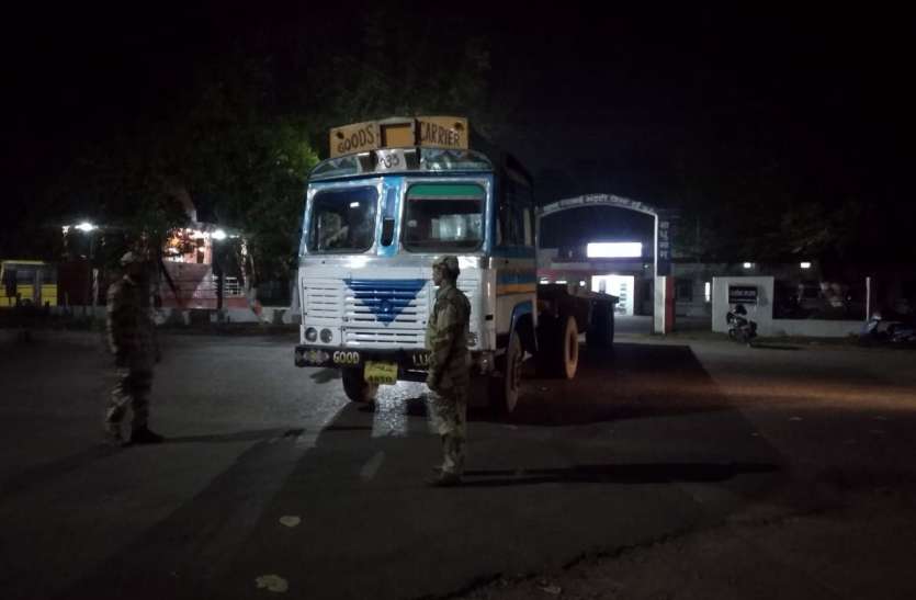 बीएसपी के बोरिया गेट से बाहर निकली अलग-अलग नंबर की एक ट्रेलर बीएसपी के बोरिया गेट से बाहर निकली अलग-अलग नंबर की एक ट्रेलर, मचा हड़कंप