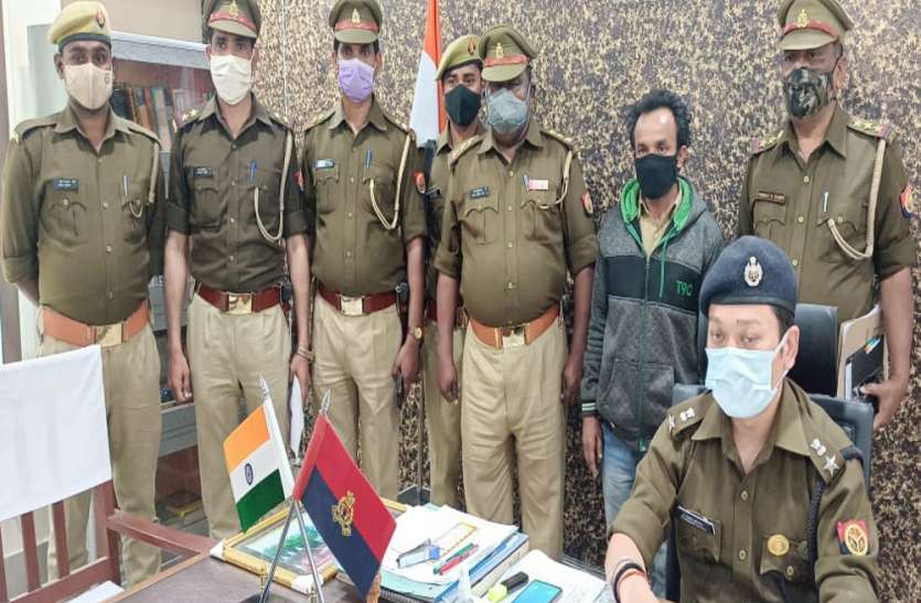 balrampur.jpg 50 हजार का इनामी अपराधी गिरफ्तार, देसी तमंचा व जिंदा कारतूस बरामद