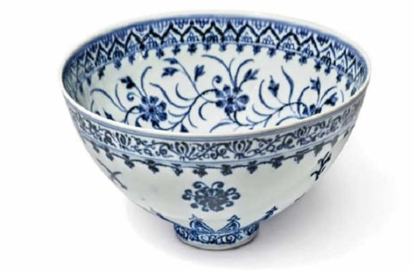 bowl.png किस्मत का खेल: 2500 रुपए में खरीदा चीनी मिट्टी का कटोरा, बिक रहा है करोड़ों में, जानिए क्या खास है इसमें