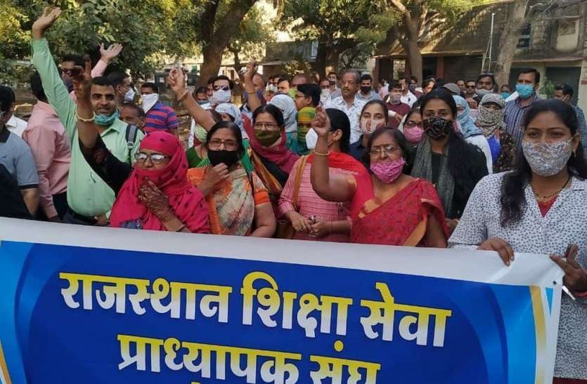 रेसला ने किया प्रदर्शन, मुख्यमंत्री के नाम सौंपा ज्ञापन रेसला ने किया प्रदर्शन, मुख्यमंत्री के नाम सौंपा ज्ञापन