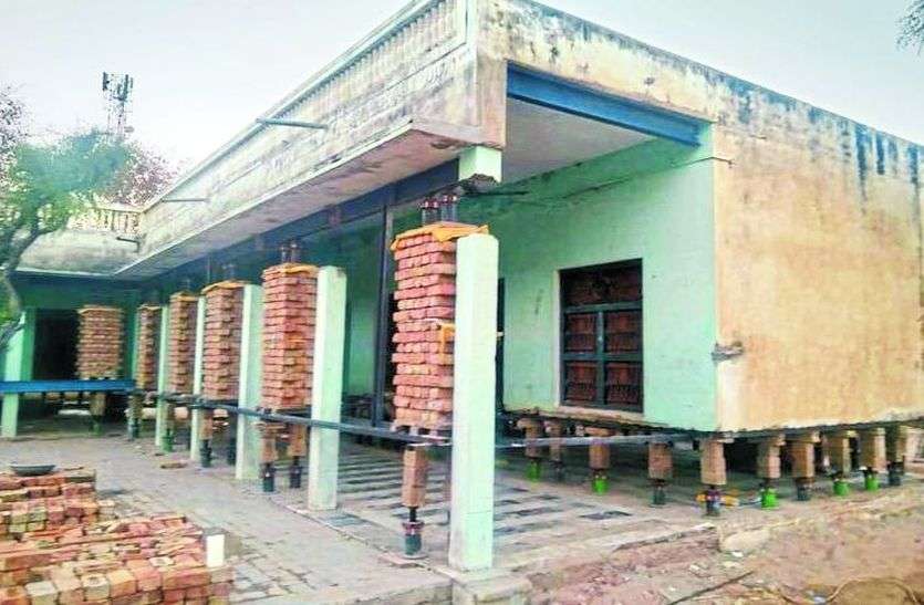 क्या आप करेंगे ताज्जुब! साढ़े तीन सौ जैक से 20 वर्ष पुराना मदरसा उठा दिया 06 फीट ऊंचा क्या आप करेंगे ताज्जुब! साढ़े तीन सौ जैक से 20 वर्ष पुराना मदरसा उठा दिया 06 फीट ऊंचा