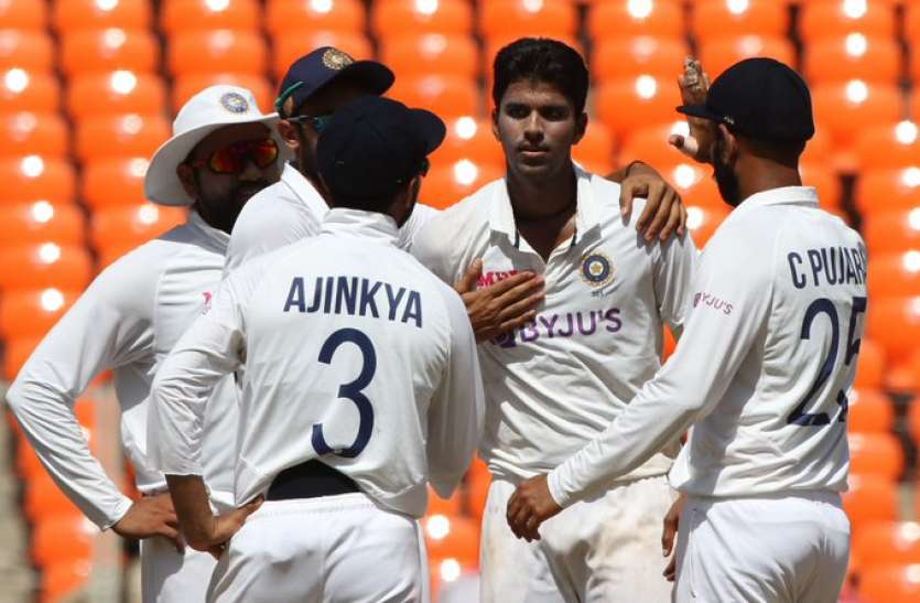 Ahmedabad Test: Axar, Siraj return 5 England batsmen to the pavilion अक्षर, सिराज की गेंदबाजी के सामने इंग्लैंड का निकला दम, टी टाइम तक आधी टीम पैवेलियन लौटी
