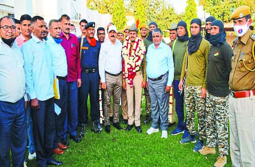 डकैत ने सेवर जेल में फोन पर तैयार की थी योजना डकैत ने सेवर जेल में फोन पर तैयार की थी योजना