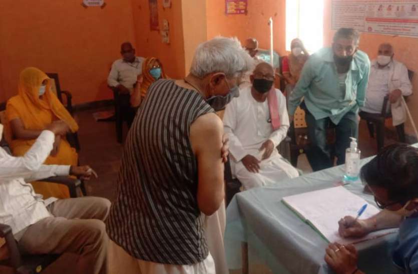 प्रतापगढ़ में अब तक 11 हजार लोगों को लग चुके है कोरोना प्रतापगढ़ में अब तक 11 हजार लोगों को लग चुके है कोरोना