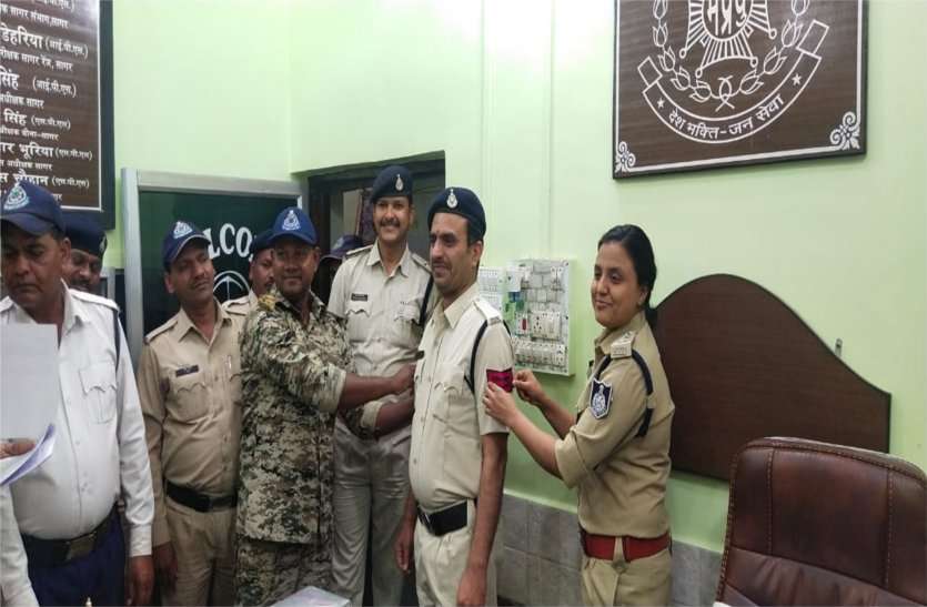 The faces of the policemen blossomed as soon as the order of the caretaker High Charge कार्यवाहक उच्चप्रभार का आदेश मिलते ही खिले पुलिसकर्मियों के चेहरे