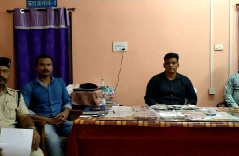 जंगल में चल रहा था जुआ, पुलिस ने मारा छापा, 15 जुआरी गिरफ्तार जंगल में चल रहा था जुआ, पुलिस ने मारा छापा, 15 जुआरी गिरफ्तार