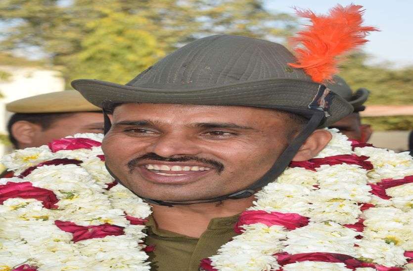 Special promotion gift on the indomitable courage of the RAC jawan who foiled the attempt to free the culprit अपराधी को छुड़ाने की कोशिश को विफल करने वाले आरएसी जवान के अदम्य साहस पर विशेष पदोन्नति का तोहफा