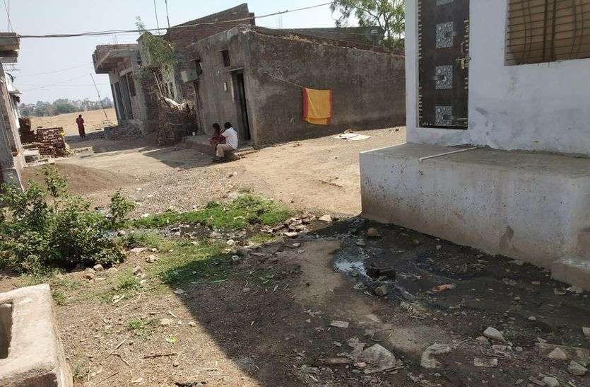 Colony residents craving basic facilities मूलभूत सुविधाओं को तरस रहे कॉलोनीवासी, आखिर कॉलोनाइजरों पर प्रशासन कब कसेगा शिकंजा