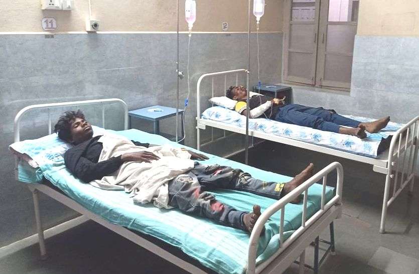 Uncontrolled sand-loaded tractor trolley, one killed and two injured अनियंत्रित होकर पलटी रेत से भरी ट्रैक्टर ट्रॉली, एक की मौत दो घायल