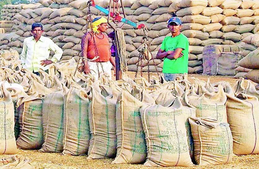 2500 में खरीदा धान अब 1100 रुपए में बेचने को मजबूर सरकार 2500 में खरीदा धान अब 1100 रुपए में बेचने को मजबूर सरकार