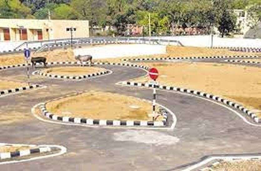 राजस्थान के 12 जिलों में करोड़ों के ट्रेक पर लापरवाही की ड्राइविंग राजस्थान के 12 जिलों में लापरवाही के ट्रेक पर करोड़ों की ड्राइविंग