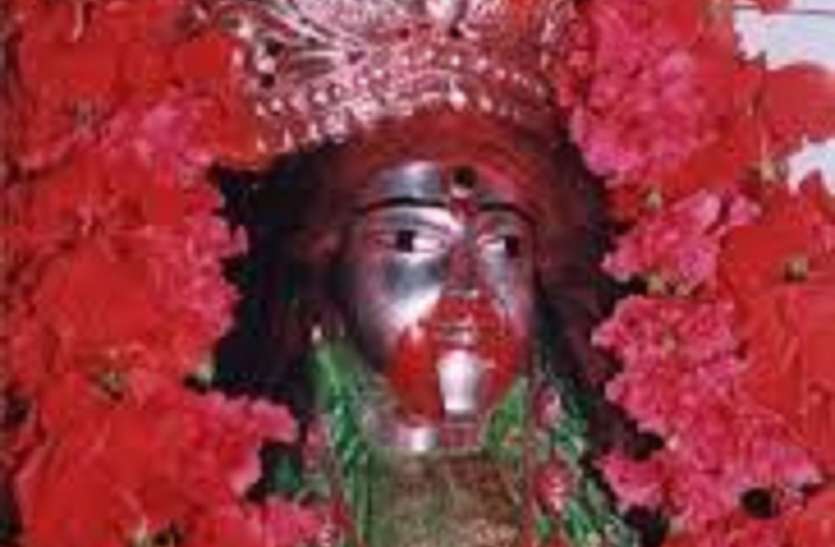 मालबाजार में तारापीठ की शैली में बनाया जा रहा है मंदिर मालबाजार में तारापीठ की शैली में बनाया जा रहा है मंदिर