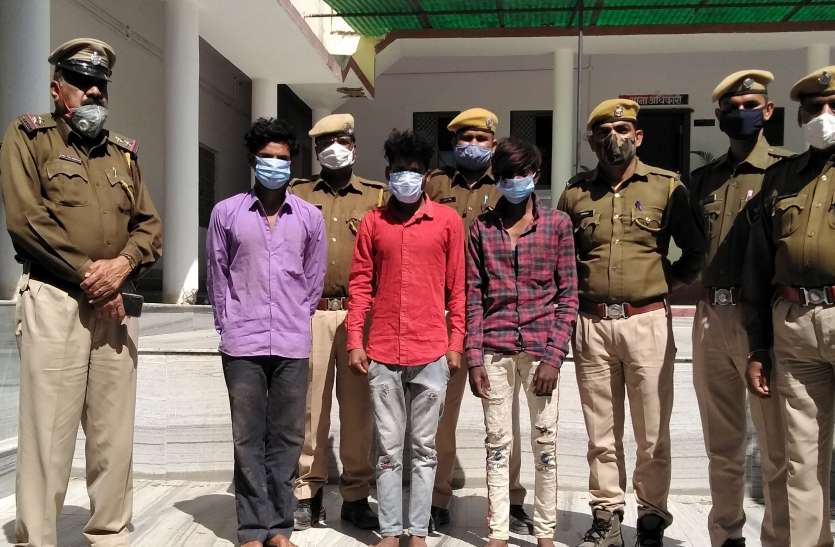 मंदिरों में चोरी की आरोपी गैंग का खुलासा, तीन गिरफ्तार मंदिरों में चोरी की आरोपी गैंग का खुलासा, तीन गिरफ्तार