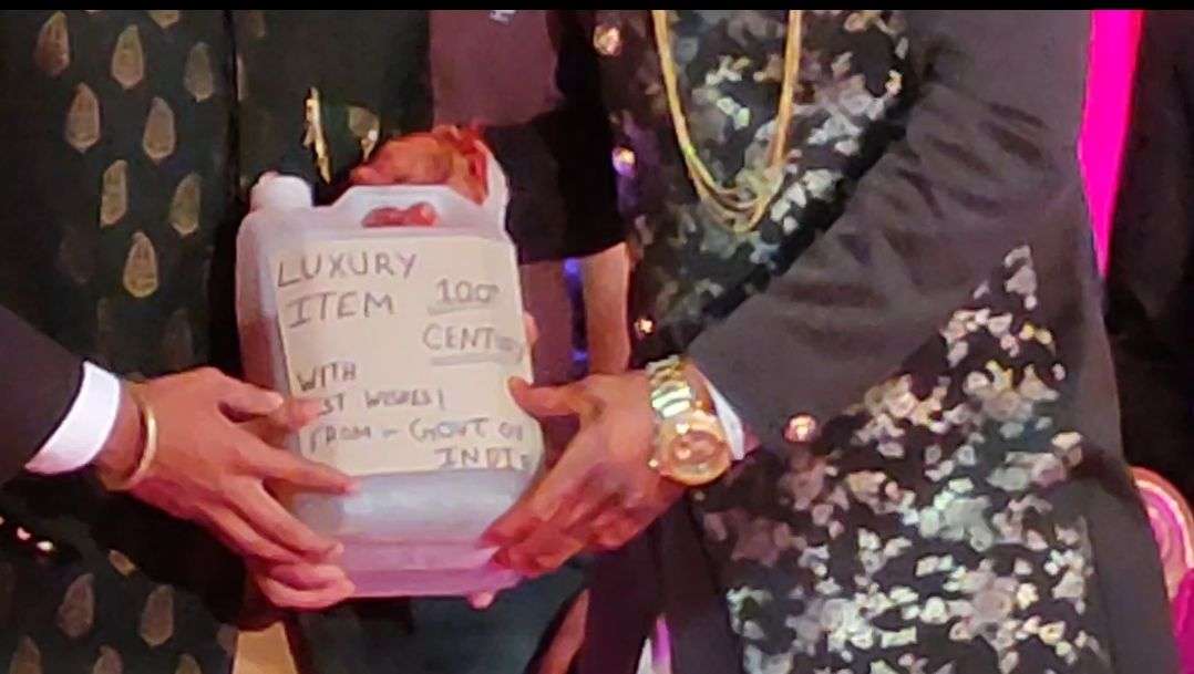 shadi_mein_gift_diya_petrol.jpg