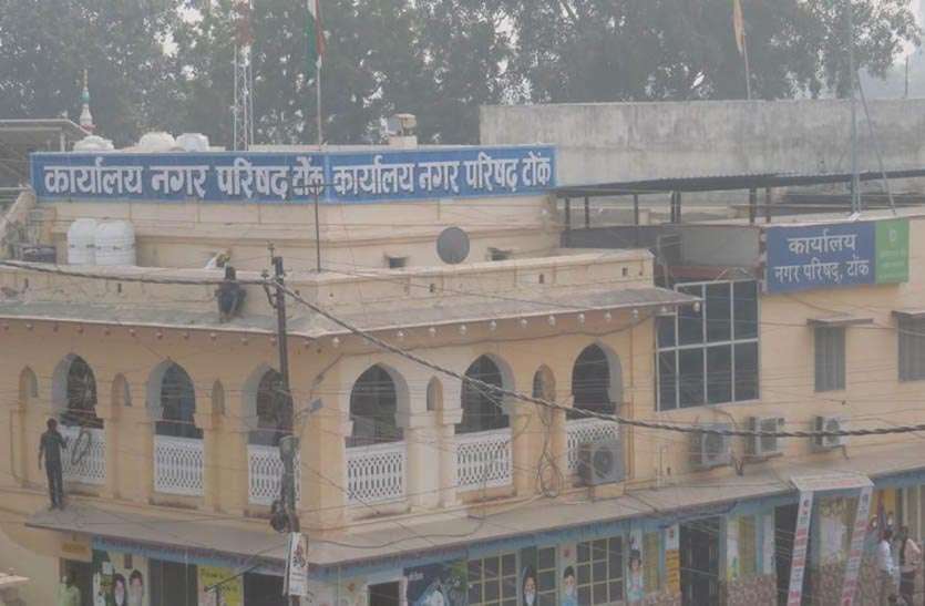 कर्मचारियों की फौज, फिर भी अव्यवस्था कर्मचारियों की फौज, फिर भी अव्यवस्था