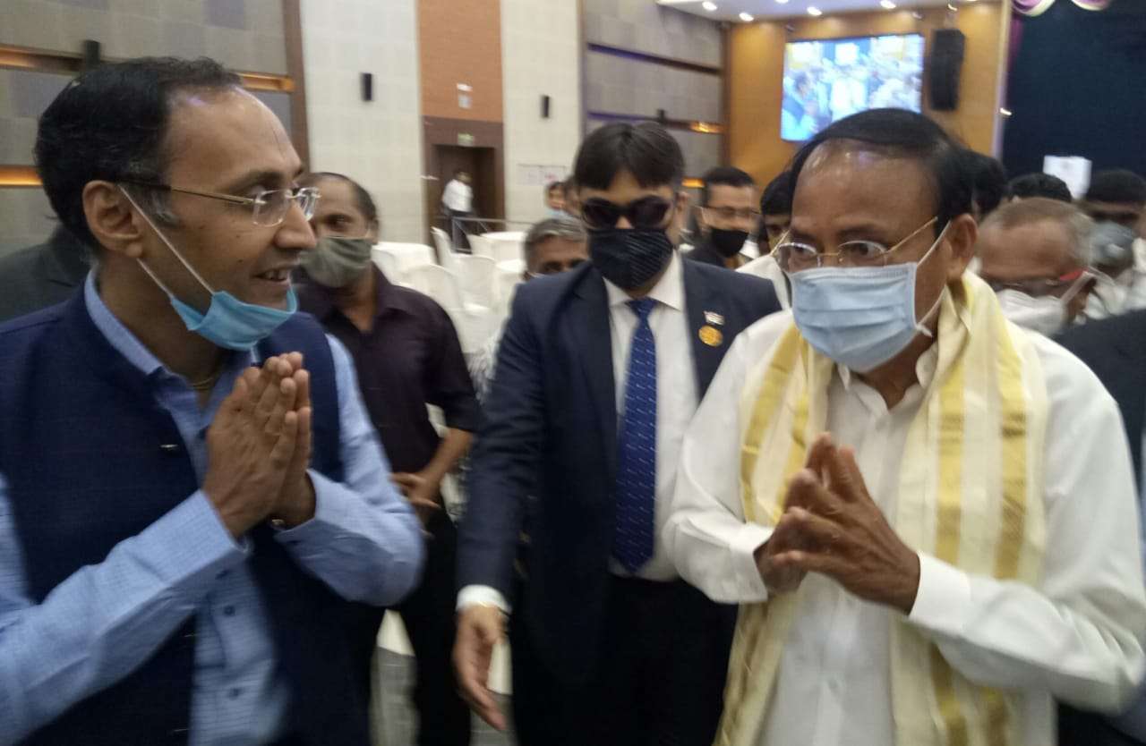 SURAT NEWS DAYRI: क्रिकेट के मैदान में महिलाएं लगाएगी चौके-छक्के