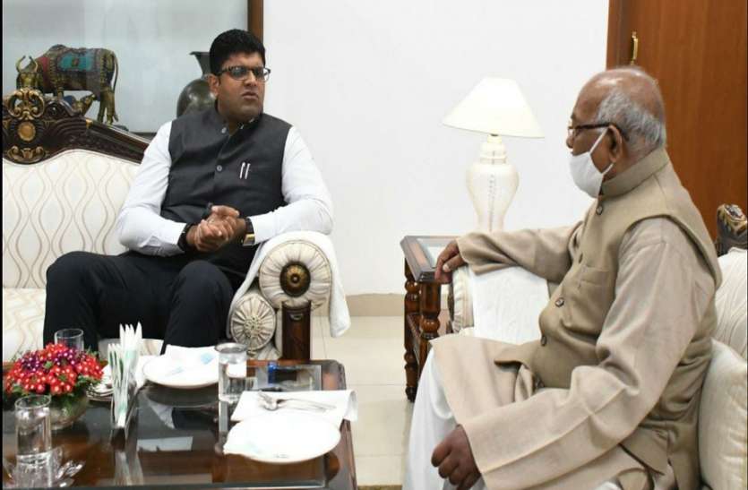 डिप्टी सीएम दुष्यंत चौटाला का पूर्व सीएम भूपेंद्र हुड्डा पर कटाक्ष डिप्टी सीएम दुष्यंत चौटाला का पूर्व सीएम भूपेंद्र हुड्डा पर कटाक्ष