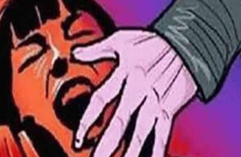 कक्षा 9 के छात्र ने बच्ची के साथ किया दुष्कर्म, पिता पर भी साजिश का आरोप, पुलिस ने की कार्रवाई शुरू कक्षा 9 के छात्र ने बच्ची के साथ किया दुष्कर्म, पिता पर भी साजिश का आरोप, पुलिस ने की कार्रवाई शुरू