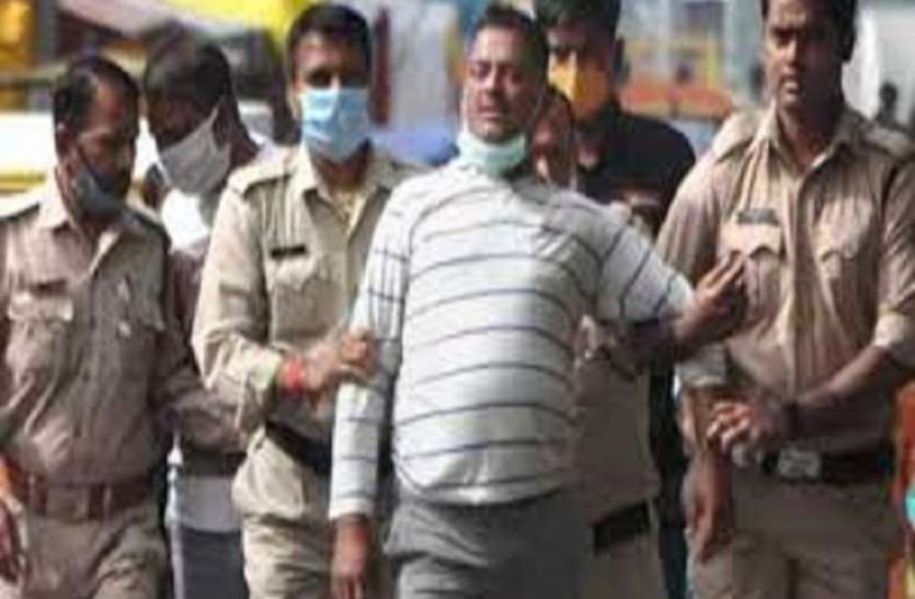 विकास दुबे का महाकाल मंदिर में पकड़ा जाना था उज्जैन के शराब कारोबारी के प्लान का हिस्सा, जानिए क्या था पूरा प्लान विकास दुबे का महाकाल मंदिर में पकड़ा जाना था उज्जैन के शराब कारोबारी के प्लान का हिस्सा, जानिए क्या था पूरा प्लान